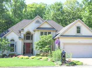 8 Lake Ridge Dr, Piqua, OH 45356