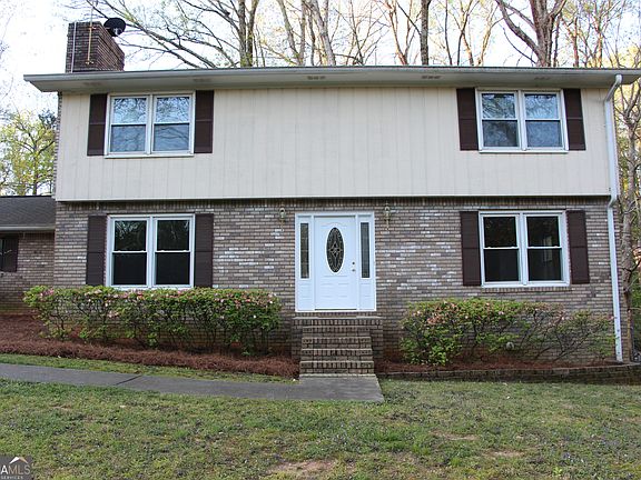 3rd image of 620 Oakstone Way