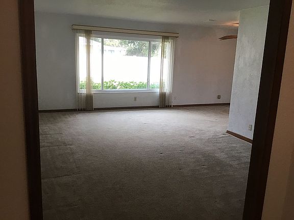 5th image of 1307 N Beach St