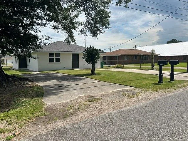 2 bed, 1.0 bath, 1300 sqft, $1,250 — Photo 2