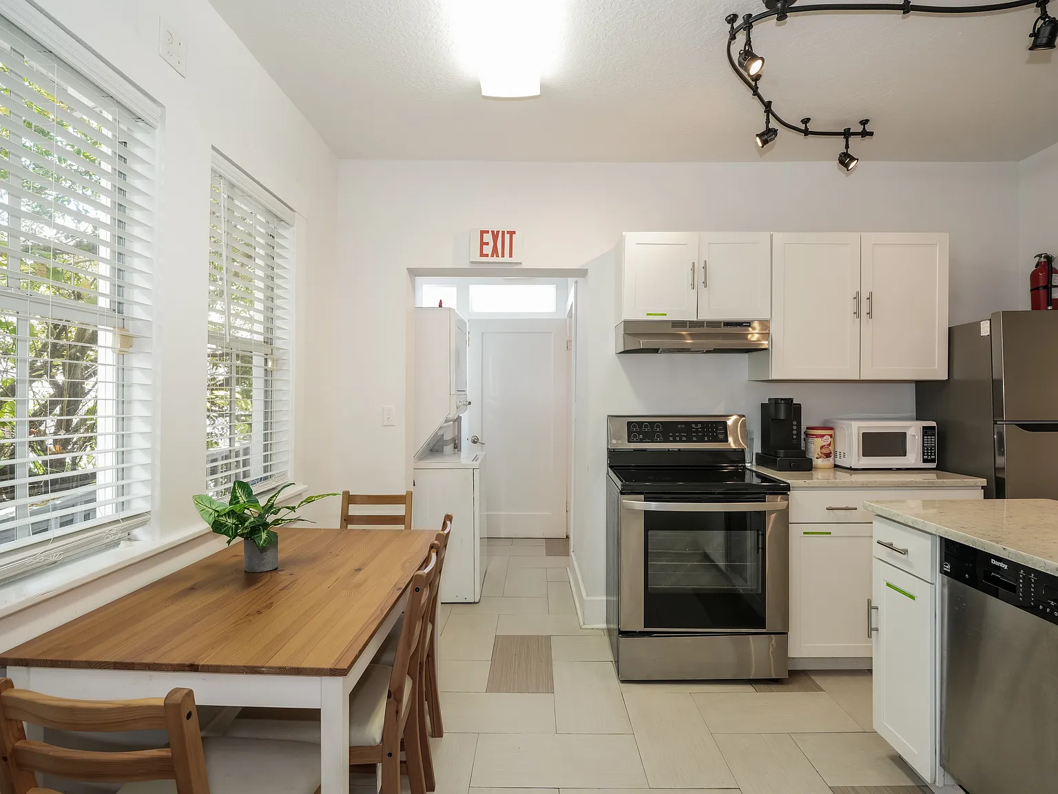 1 bed, 800 sqft, $2,000 — Photo 2