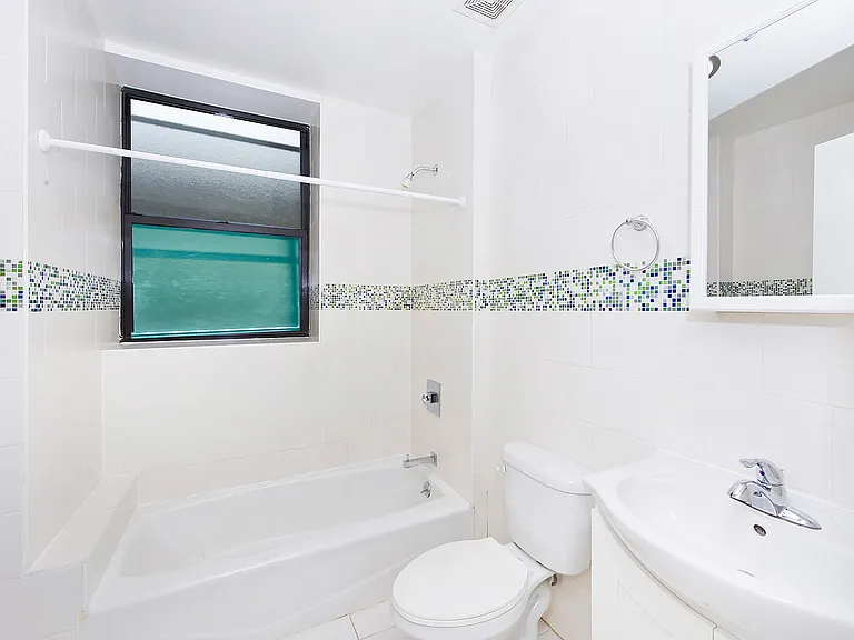 177 W 26th St #204 — Photo 11