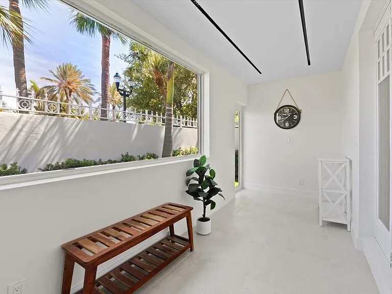 1635 Seabreeze Blvd — Photo 13