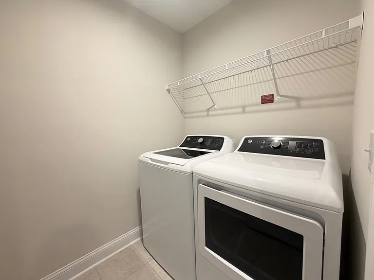 974 Danner Dr — Photo 16
