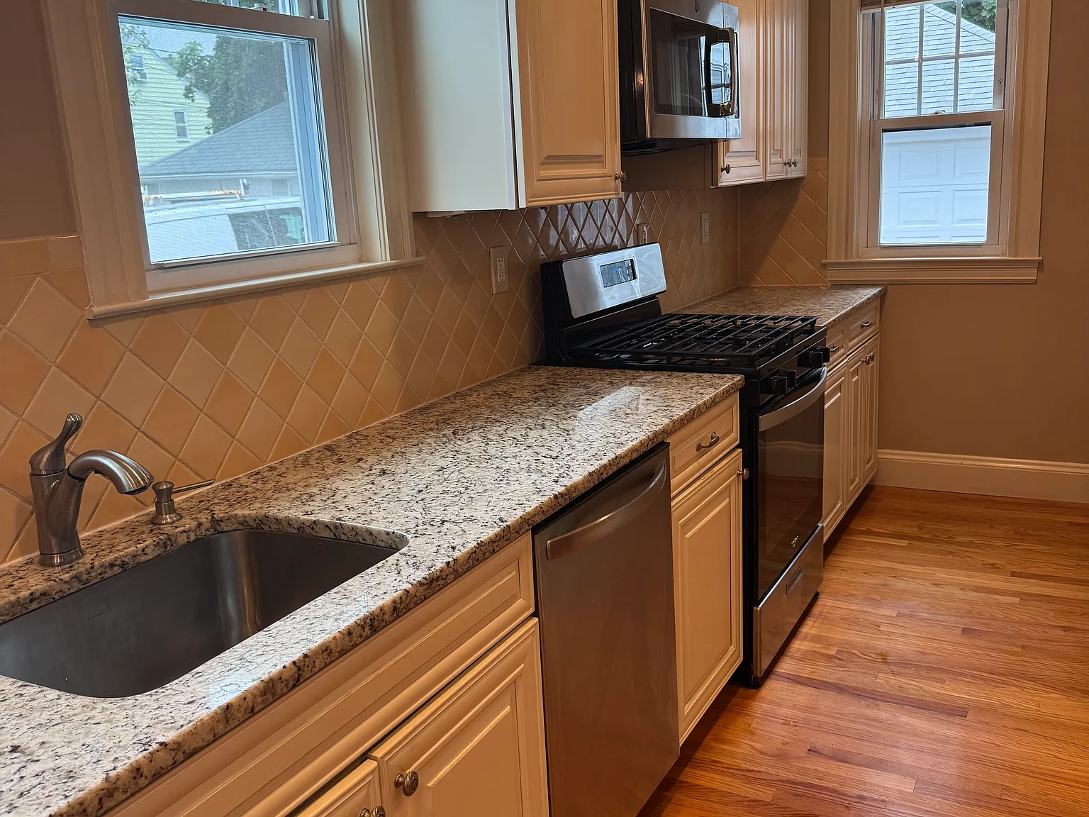 2 bed, 1200 sqft, $3,400 — Photo 3