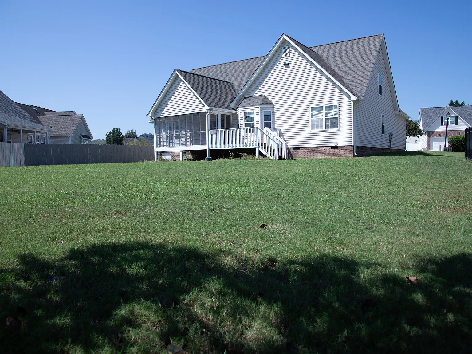 5 bed, 2650 sqft, $2,500 — Photo 2