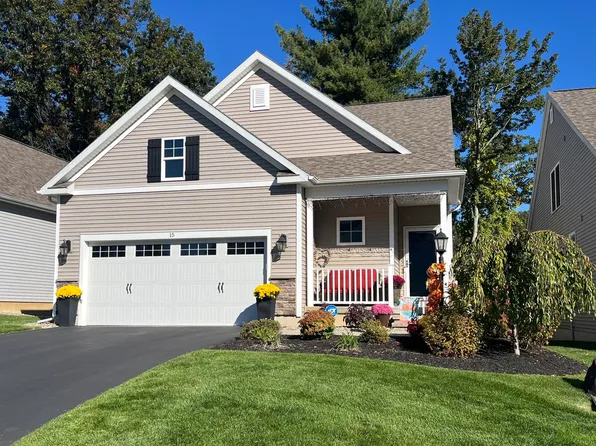 15 Bradley Circle, Halfmoon, NY 12065