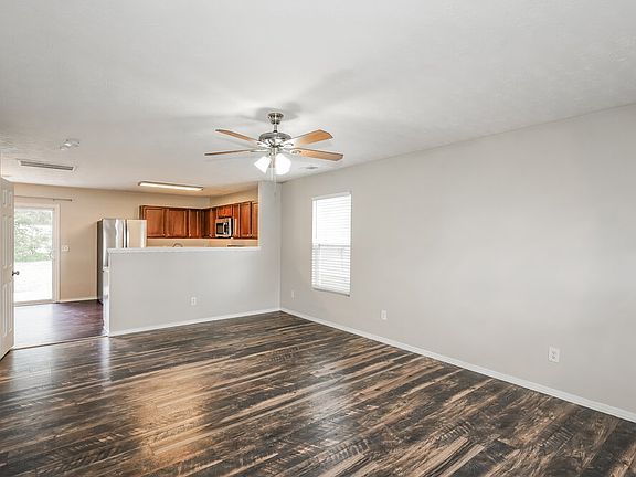5th image of 2878 Creekbend Dr
