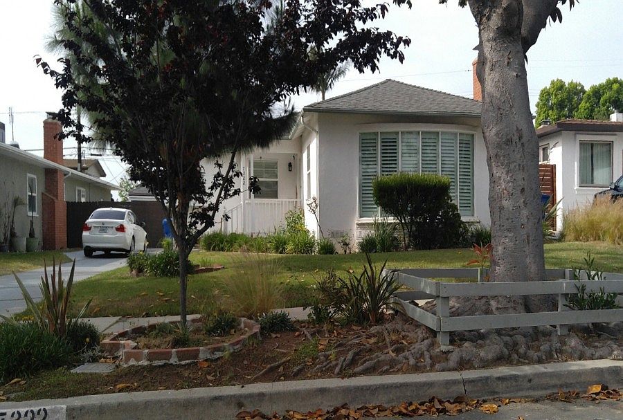 1st image of 7322 W 90th St