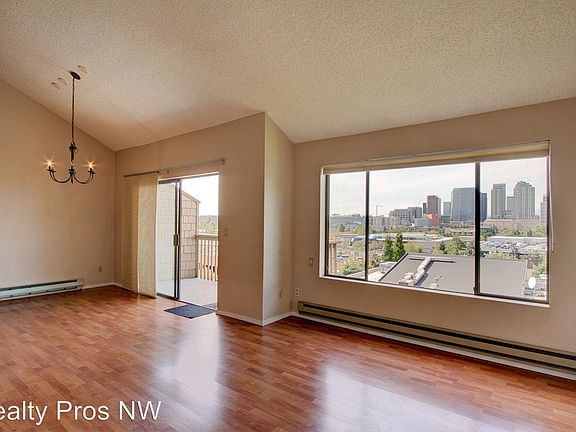 5th image of 713 122nd Ave NE #B6