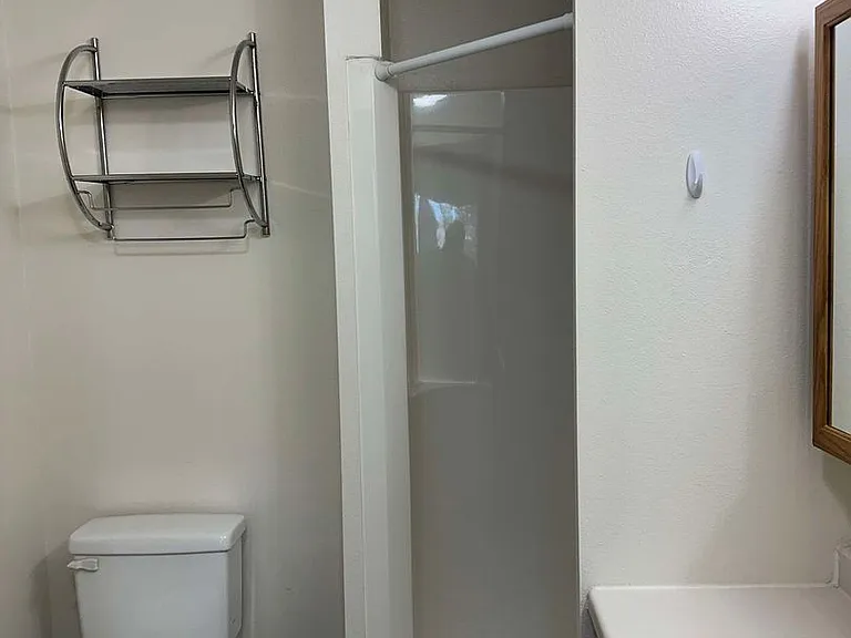 Dakota E & W Apartments — Photo 37