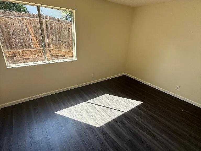2112 Banyan Way — Photo 7