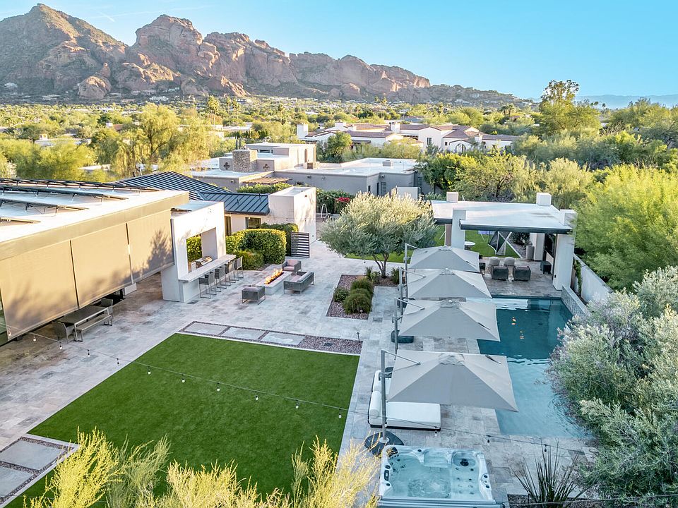 ヴィトン The first time the Pochette Métis EW has been seen in an exotic