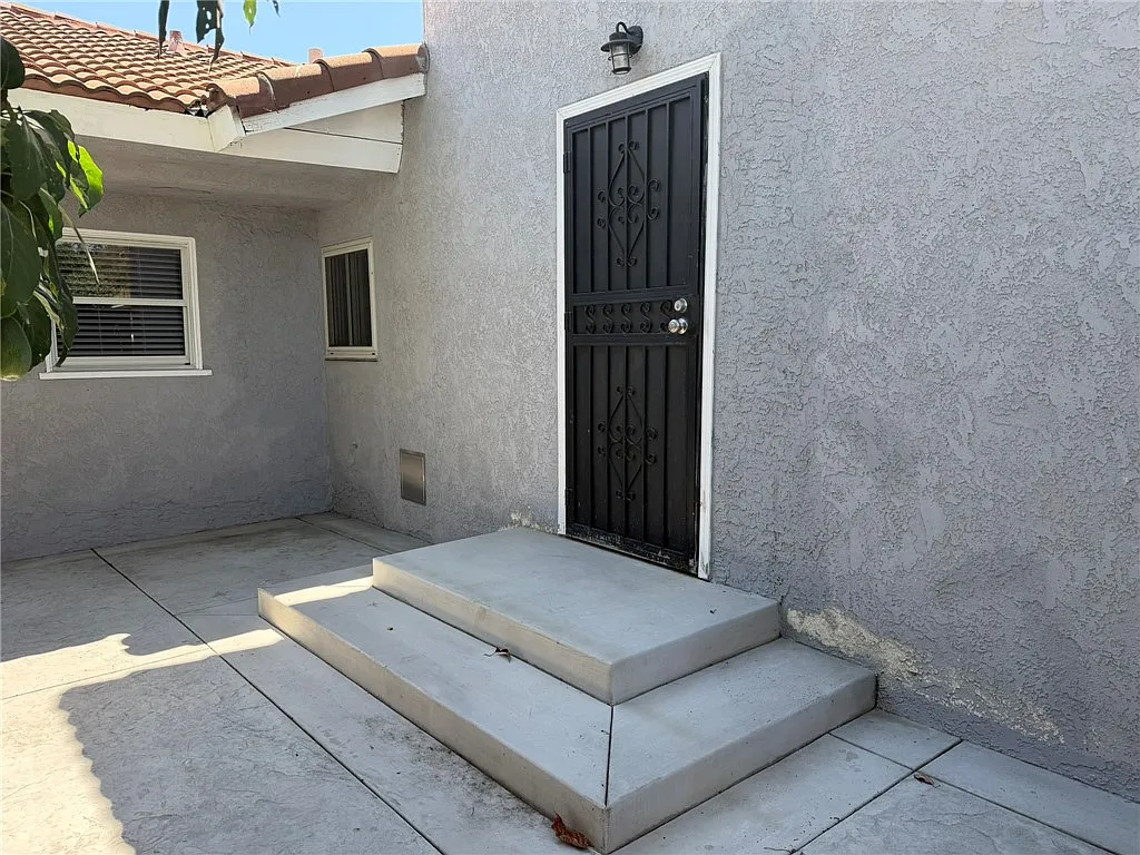 2 bed, 2.5 bath, 1300 sqft, $3,500 — Photo 3