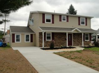 76 Huckleberry Ln, Levittown, PA