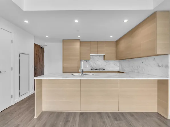 305 Morrissey Rd #2106, Pt Moody, BC V3H 0M3
