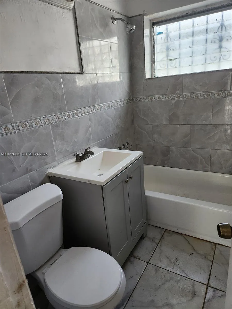 Building Photo - 6950 NW 6th Ct #1