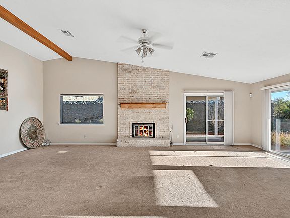 4th image of 600 Firedale Ln