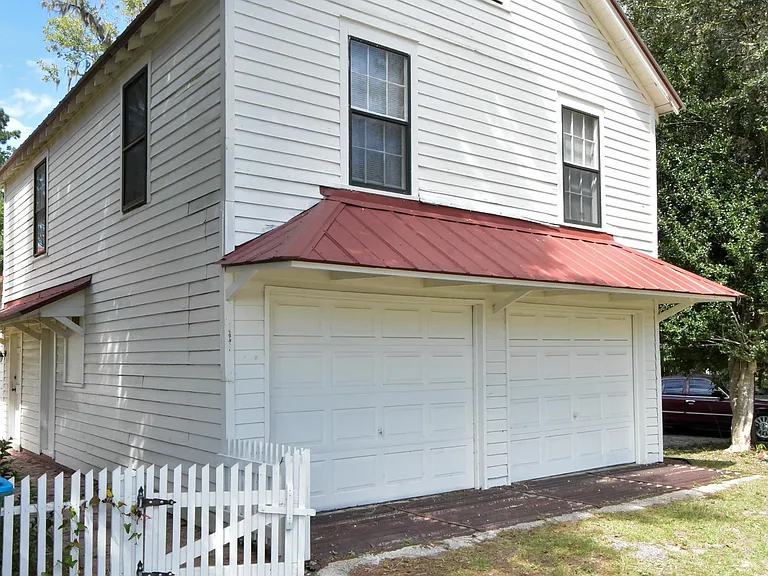 302 E Jefferson St #B — Photo 2