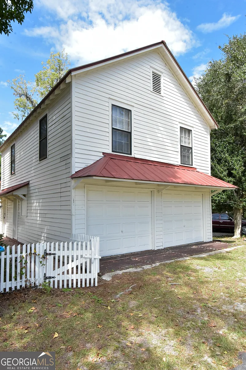 Building Photo - 302 E Jefferson St #B