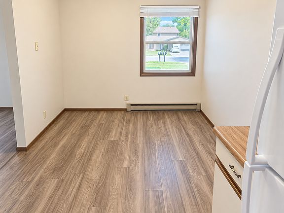 2nd image of 2319 Meadow Ln #2