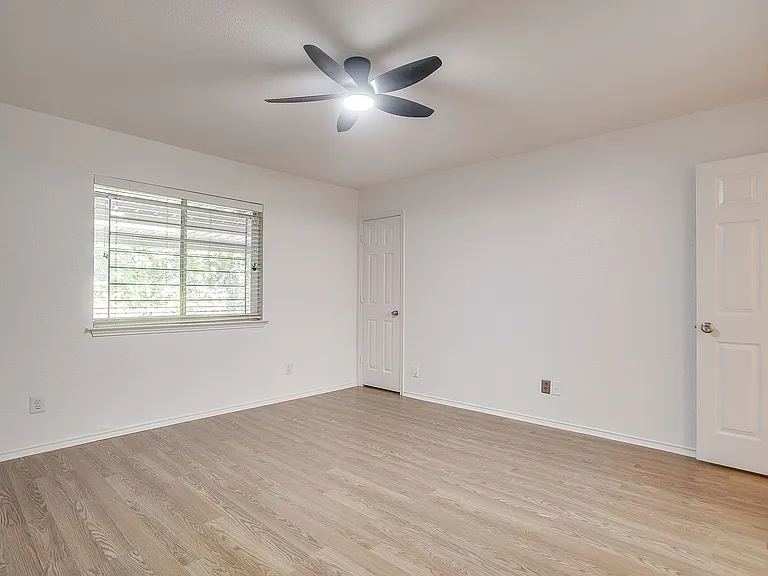 5323 Northridge Blvd — Photo 36