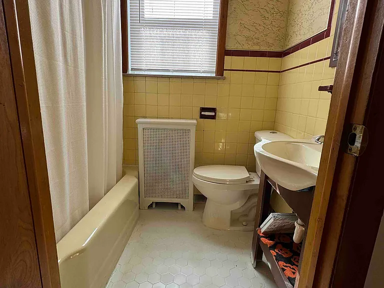 918 Daly St — Photo 17