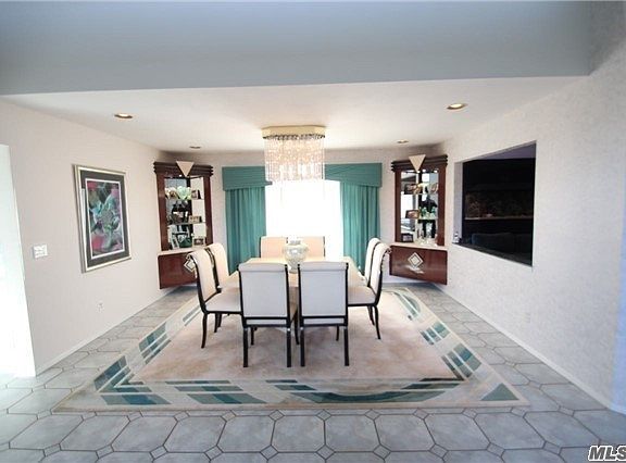 2nd image of 3 Heatherwood Ct