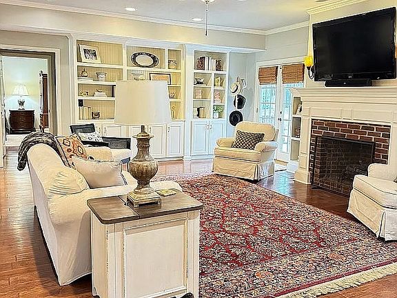2nd image of 10 Palmerwood Dr
