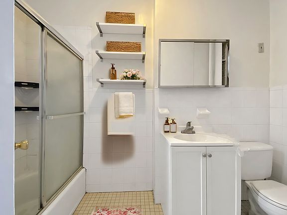 4th image of 357 E 58th St #1A