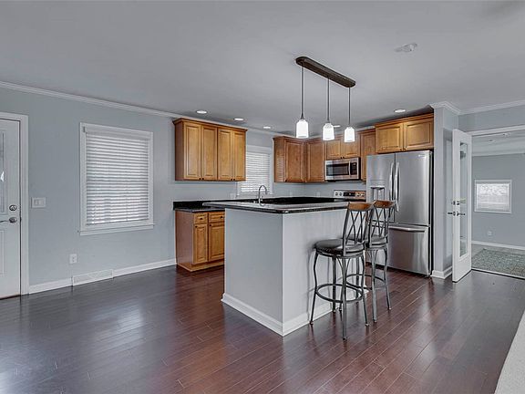 2nd image of 216 Hickory Dr