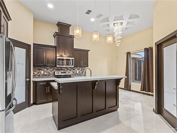 5th image of 2101 W Sandstone Dr