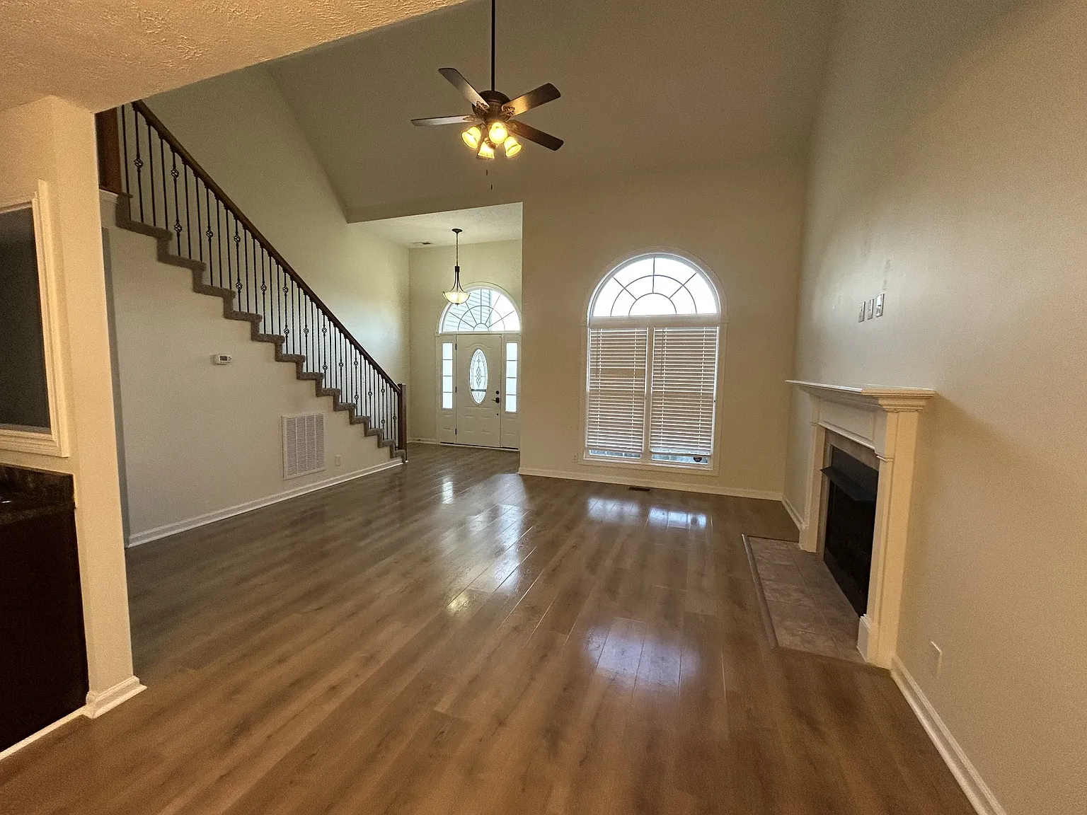 3 bed, 1925 sqft, $2,400 — Photo 2