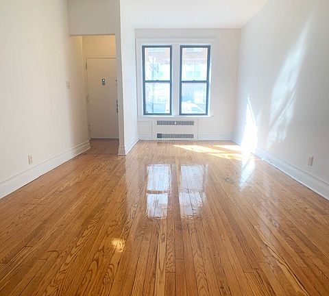 3rd image of 200 E 18th St #1AA