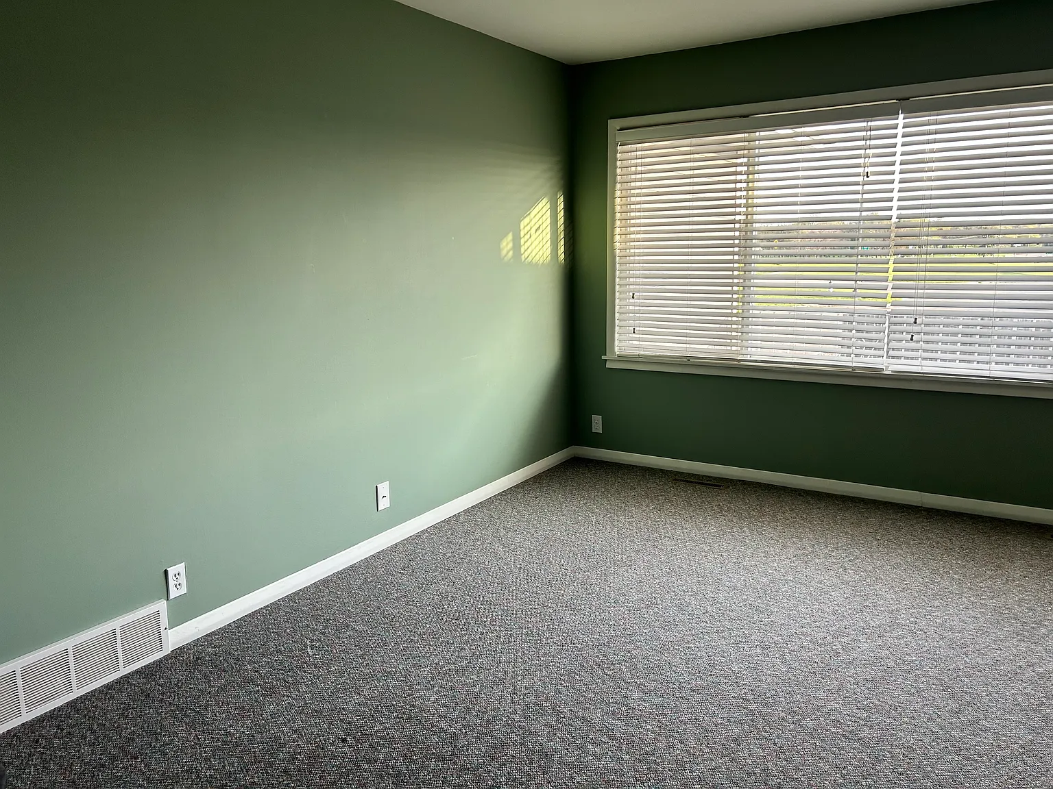 1622 Front St W — Photo 3