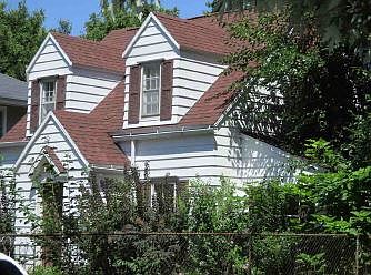 2nd image of 422 Walsh St