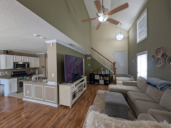 3rd image of 9932 Treymore Dr