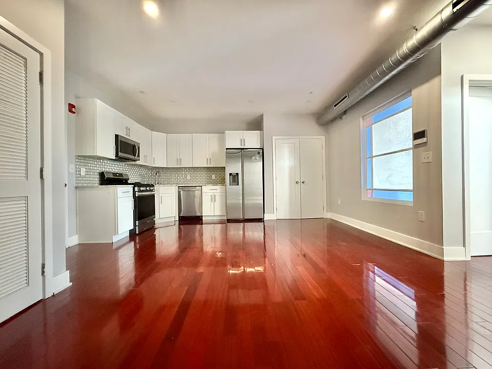 300-302 Richmond St #8