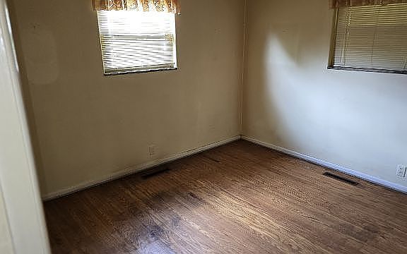5th image of 5707 N Oxford St