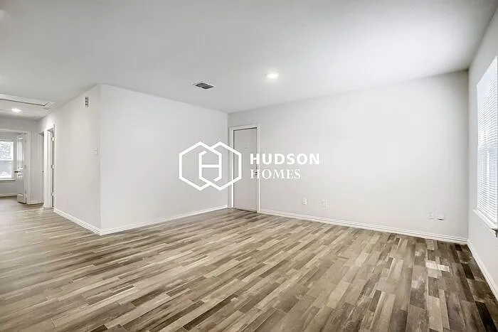 1611 Bryan Ave #B — Photo 5