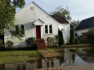 316 2nd St, West Point, VA 23181