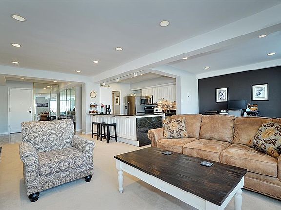 5th image of 320 Fort Duquesne Blvd APT 5F