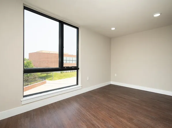 242 Beacon Avenue image 2 of 5