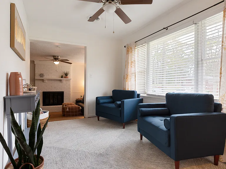 1104 Dickson Ave — Photo 32