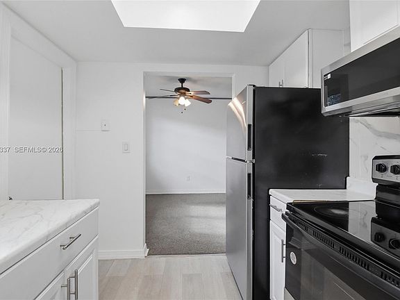 3rd image of 26 NW 170th St #26