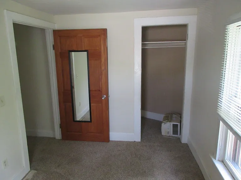 409 E Wall St — Photo 7