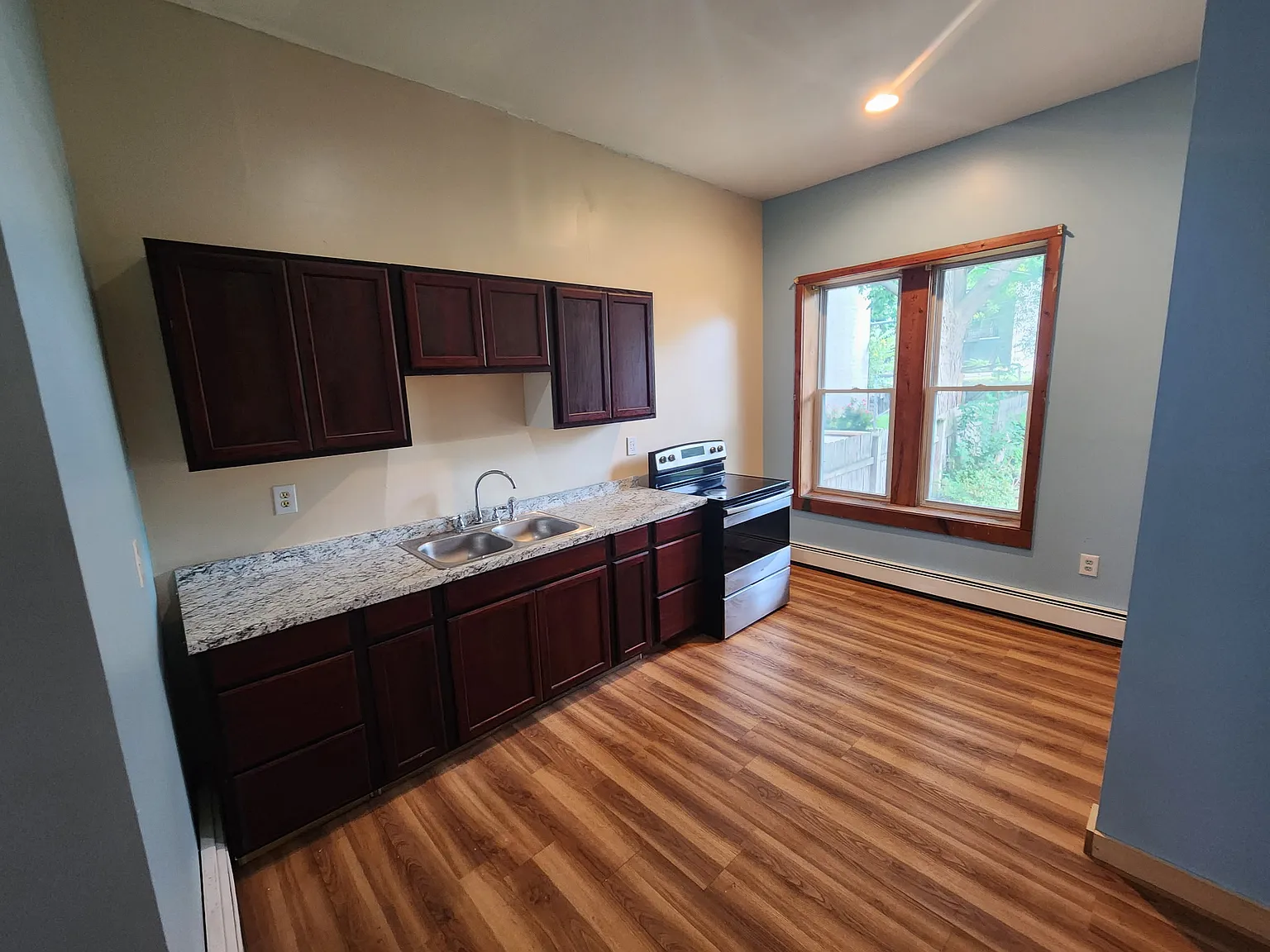 2 bed, 925 sqft, $1,400 — Photo 1