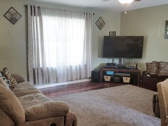 3rd image of 4 Park Ave