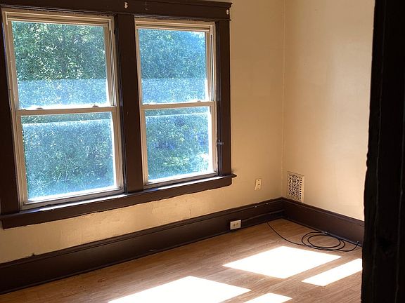4th image of 9513 Denison Ave