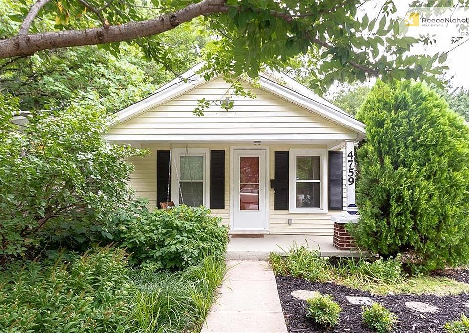 Welcome to 4759 Reinhardt Drive in Roeland Park.